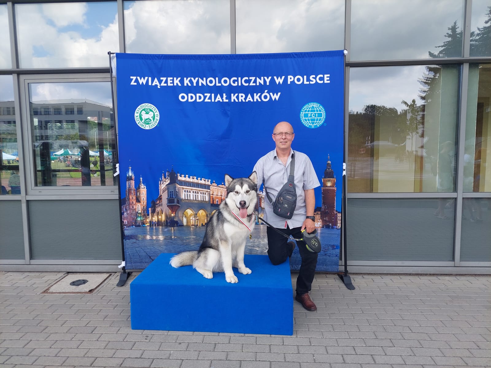 Jukon na podium wystawy ZKwP z medalem